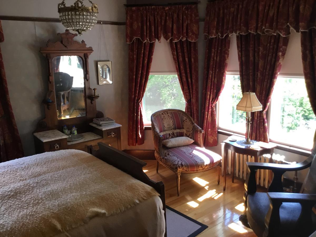 Auberge Taylor Manor Сен-Жорж Екстериор снимка