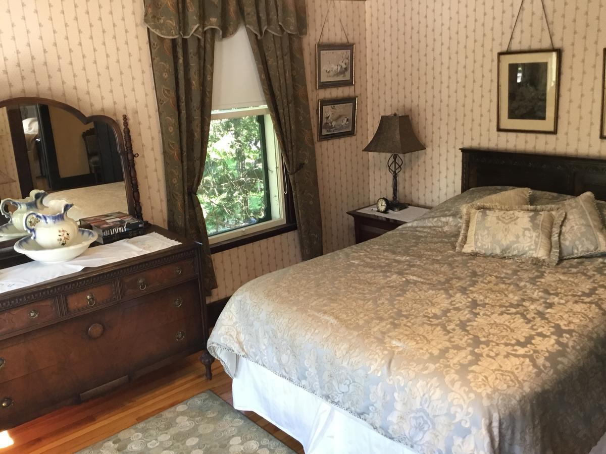 Auberge Taylor Manor Сен-Жорж Екстериор снимка
